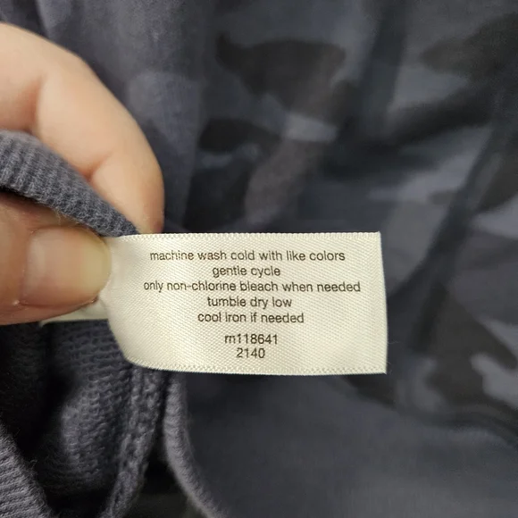 LIVI V-neck Pullover Short Sleeve Sweatshirt Navy Camo Plus Size 18/20 - Picture 6 of 7